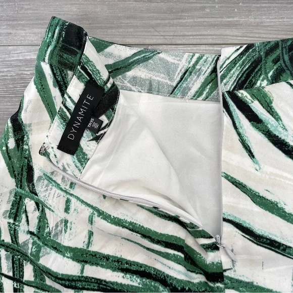 Dynamite Palm Print Tropical Shorts - Picture 5 of 8